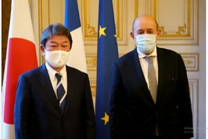 Ngoại trưởng Nhật Bản Motegi Toshimitsu và người đồng cấp Pháp Jean-Yves Le Drian. Ảnh: Kyodo