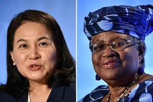 Bà Yoo Myung-hee (bên trái) và bà Ngozi Okonjo-Iweala. Ảnh: The Korea Times