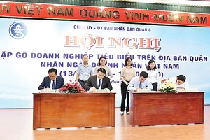 Đại diện SCB tham gia ký kết thỏa thuận hợp tác giữa ngân hàng và các doanh nghiệp