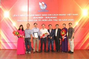 Các phóng viên, nhà báo đoạt Giải Báo chí TPHCM năm 2020. Ảnh minh họa