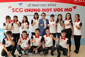 Học bổng “Sharing the dream” cho tân sinh viên