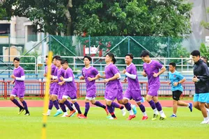 Các tuyển thủ Việt Nam thoải mái trước trận đấu. Ảnh: P.NGUYỄN