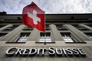 Credit Suisse đối diện cáo buộc dính líu đến tiền “bẩn”