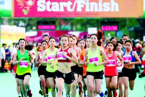 Các tuyển thủ điền kinh Việt Nam tự tin trước thềm giải Tiền Phong Marathon 2022. Ảnh: P.MINH