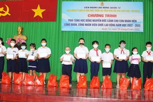 Học bổng tiếp sức con công nhân khó khăn