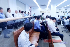 Quang cảnh buổi giới thiệu về các tính năng hữu ích của Trung tâm Điều hành thông minh (Intelligent Operation Center - IOC) tỉnh Bình Phước. Ảnh: BPO