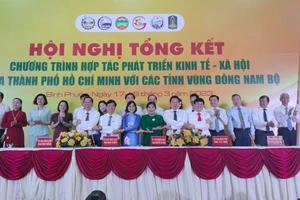 Lãnh đạo TPHCM và các tỉnh Đông Nam bộ ký kết thỏa thuận hợp tác phát triển kinh tế - xã hội giai đoạn 2023- 2025