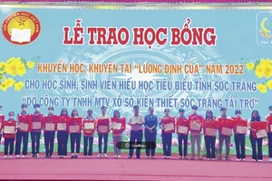 XSKT Sóc Trăng tài trợ 1,2 tỷ đồng, trao 371 suất học bổng Lương Định Của năm 2022 cho học sinh, sinh viên vượt khó học giỏi