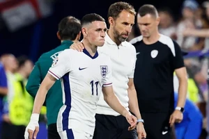 Phil Foden và HLV Gareth Southgate