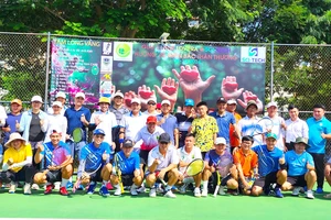 Giải tennis gây quỹ hỗ trợ đồng bào miền Bắc đang gặp khó khăn do bão số 3