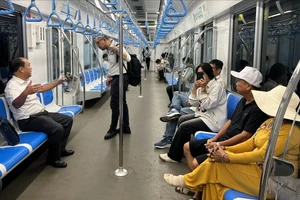 Lượng hành khách đi metro ổn định hơn ngày đầu hoạt động