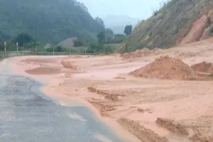 Nhiều tuyến đường ở Kon Tum bị sạt lở do ảnh hưởng của bão số 1