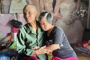 Bà Trần Thị Tuyết Nhung và con gái