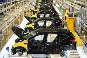 Chuyên gia đề xuất bắt buộc các nhà sản xuất ô tô phải nội địa hóa