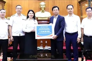 Ủy ban Trung ương MTTQ Việt Nam tiếp nhận ủng hộ 