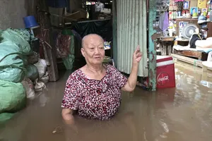 Triều cường dâng cao làm ngập một số nhà dân trên địa bàn TP Cần Thơ. Ảnh: TRUNG PHẠM
