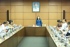 Đoàn đại biểu Quốc hội TPHCM thảo luận tại tổ sáng 6-11. Ảnh: QUANG PHÚC