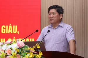 Phó Chủ tịch UBND tỉnh Cà Mau Lê Văn Sử phát biểu tại hội nghị