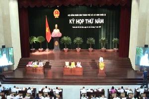 Khai mạc kỳ họp thứ 5 HĐND TP khoá IX: Tập trung giải quyết những vấn đề "nóng"