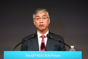 Chinese Ambassador Qiu Guohong speaks during a forum held by the Korea Chamber of Commerce & Industry held on Jeju Island on July 22, 2017. (Yonhap)