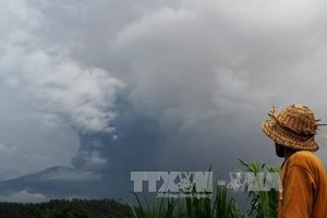 Indonesia: flights cancelled due to volcano eruption