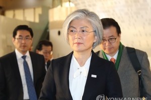 This photo, taken Dec. 19, 2017, shows South Korean Foreign Minister Kang Kyung-wha leaving for Japan for talks over North Korea's nuclear issue and bilateral ties. (Yonhap)