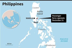Scores missing as ferry capsizes off Philippines 