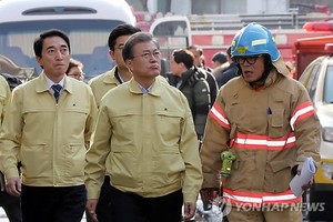President Moon makes surprise visit to site of Jecheon fire