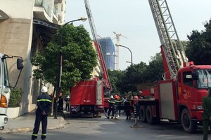 VIDEO:Fire breaks out Golden Westlake Apartment