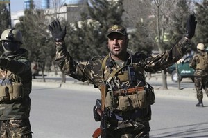 Soldiers at the scene of the attack which was launched by gunmen at pre-dawn on a military academy in Kabul today. -- AFP/VNA 
