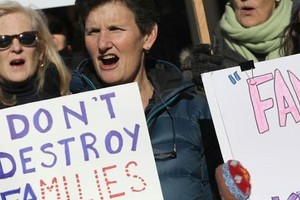 US lifts ban on refugees from 11 countries 