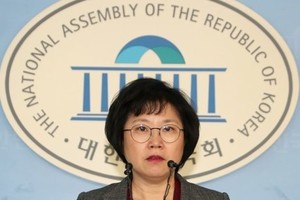 This photo, taken on March 9, 2018, shows Kim Hyun, the spokeswoman of the ruling Democratic Party, speaking during a press conference at the National Assembly in Seoul. (Yonhap)