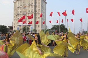 VIDEO:Street carnival 2018 attracts many art troupes