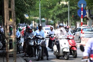 Hot weather disrupts country