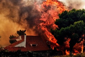 At least 20 dead in Greek wildfires 