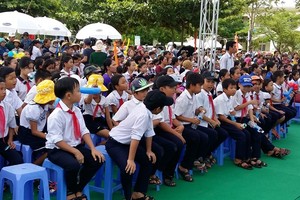 Students at a secondary school in Quảng Nam Province. The province is looking to develop an international standard education system that focuses on human resources. — VNS Photo Công Thành 