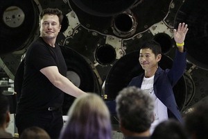 Japanese billionaire businessman revealed as SpaceX’s first Moon traveler 