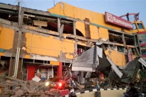 Tsunami hits city in Indonesia’s Sulawesi island, leaving five missing