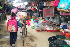Tiểu thương phản đối việc đập bỏ chợ Ea Păl để xây mới vì đang buôn bán sầm uất
