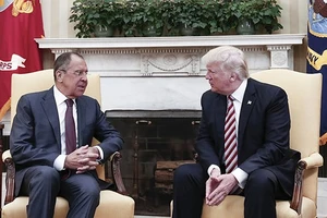 Ngoại trưởng Nga Sergei Lavrov gặp gỡ Tổng thống Mỹ Donald Trump vào ngày 10-5. (Nguồn: Vietnamplus)