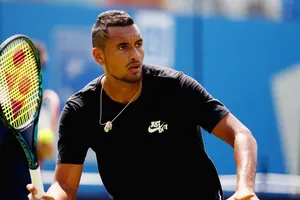 Nick Kyrgios đang tập luyện tại Queen’s Club ở London