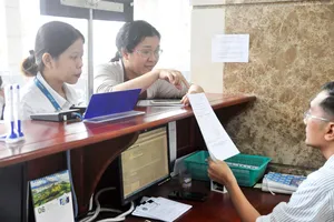Doanh nghiệp nộp hồ sơ tại Cục thuế TPHCM