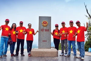 Đoàn BenThanh Tourist chinh phục điểm cực Tây của Việt Nam