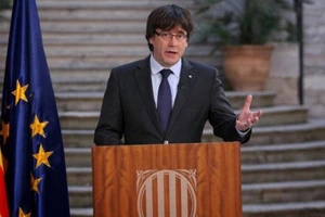 Chính phủ Tây Ban Nha ngày 28-10 nói rằng họ hoan nghênh thủ hiến bị sa thải Catalonia Carles Puigdemont trong cuộc bầu cử mới dự kiến được tổ chức vào tháng 12 tới. Ảnh: REUTERS