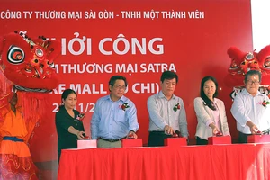 Đại diện Satra và chính quyền địa phương phát lệnh khởi công Centre Mall Củ Chi