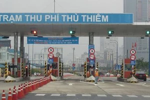 Tháo dỡ trạm thu phí qua hầm sông Sài Gòn