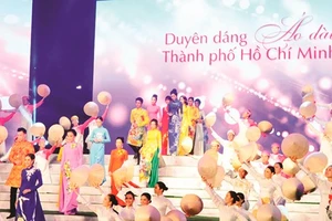 Trình diễn áo dài trong Lễ hội Áo dài TPHCM năm 2018 . Ảnh: CAO THĂNG