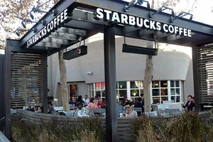 Starbucks tập huấn nhân viên để lấy lại hình ảnh 