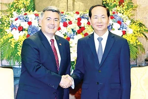 Chủ tịch nước Trần Đại Quang tiếp Thượng Nghị sỹ Cory Gardner, Chủ tịch Tiểu ban Đối ngoại Đông Á-Thái Bình Dương và Chính sách an ninh mạng quốc tế của Uỷ ban Đối ngoại Thượng viện Hoa Kỳ. Ảnh: TTXVN