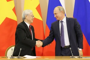 Tổng Bí thư Nguyễn Phú Trọng và Tổng thống Liên bang Nga Vladimir Putin sau lễ ký các văn kiện hợp tác giữa hai nước